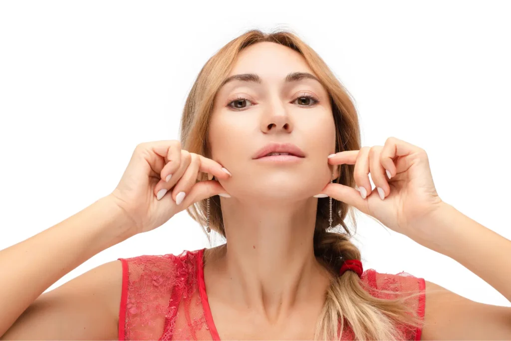 Jawline Exercises – Complete Guide  (Does It Work? How-To, Benefits, Risks)